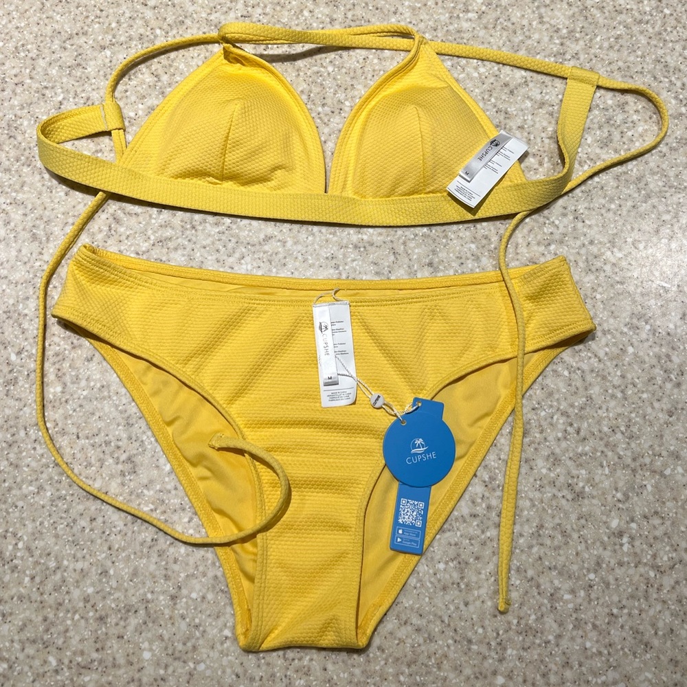 NWT Yellow textured Banded Bralette And Hipster Bikini Set size Med by Cupshe